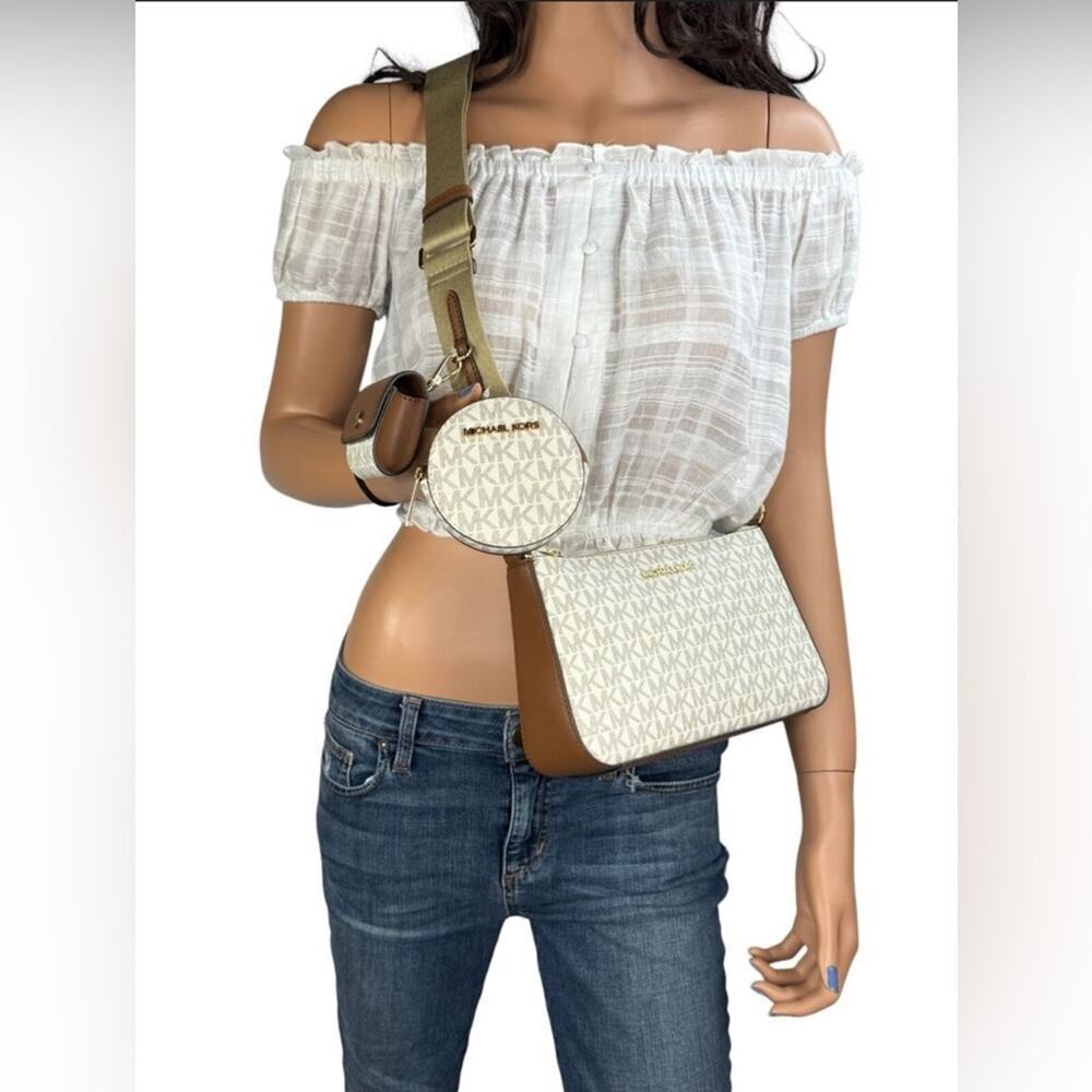 Michael Kors White/Tan Jet Set Logo Crossbody Bag with Case  Apple AirPods Pro